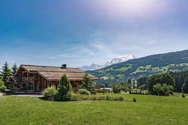 Immobilier de prestige dans les Alpes : Comment définir un chalet de luxe en 2021 ? 1 Chalet Ultima à Megève, Alpes françaises