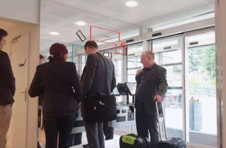 Bornes de check-in de Tabhotel à m3 HÔTEL FERNEY Bornes de check-in de Tabhotel à m3 HÔTEL FERNEY