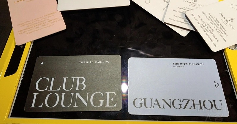 Combien les hôtels facturent-ils pour les cartes-clés perdues ?