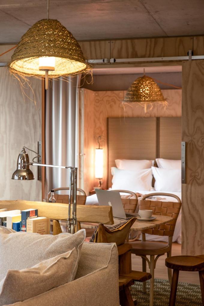 Bureau, salle de réunion et chambre, les clés 3 en 1 du MOB House à Saint-Ouen © Grégoire Gardette Bureau, salle de réunion et chambre, les clés 3 en 1 du MOB House à Saint-Ouen © Grégoire Gardette