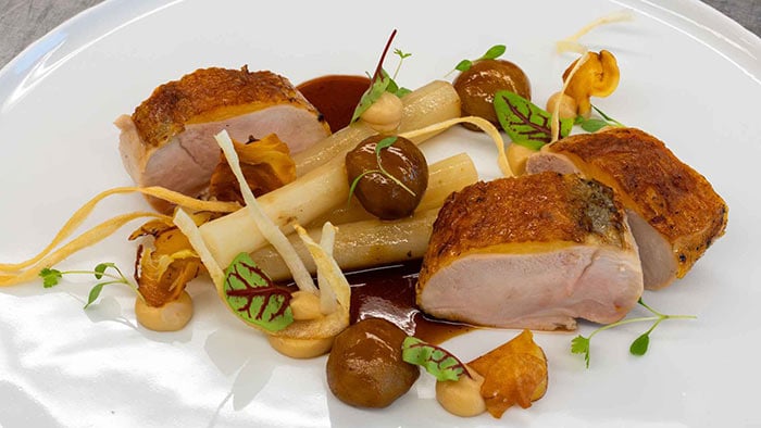 Recette-festive-facile-de-Filet-de-pintade-fermière-par-Lucrèce-Lacchio-2