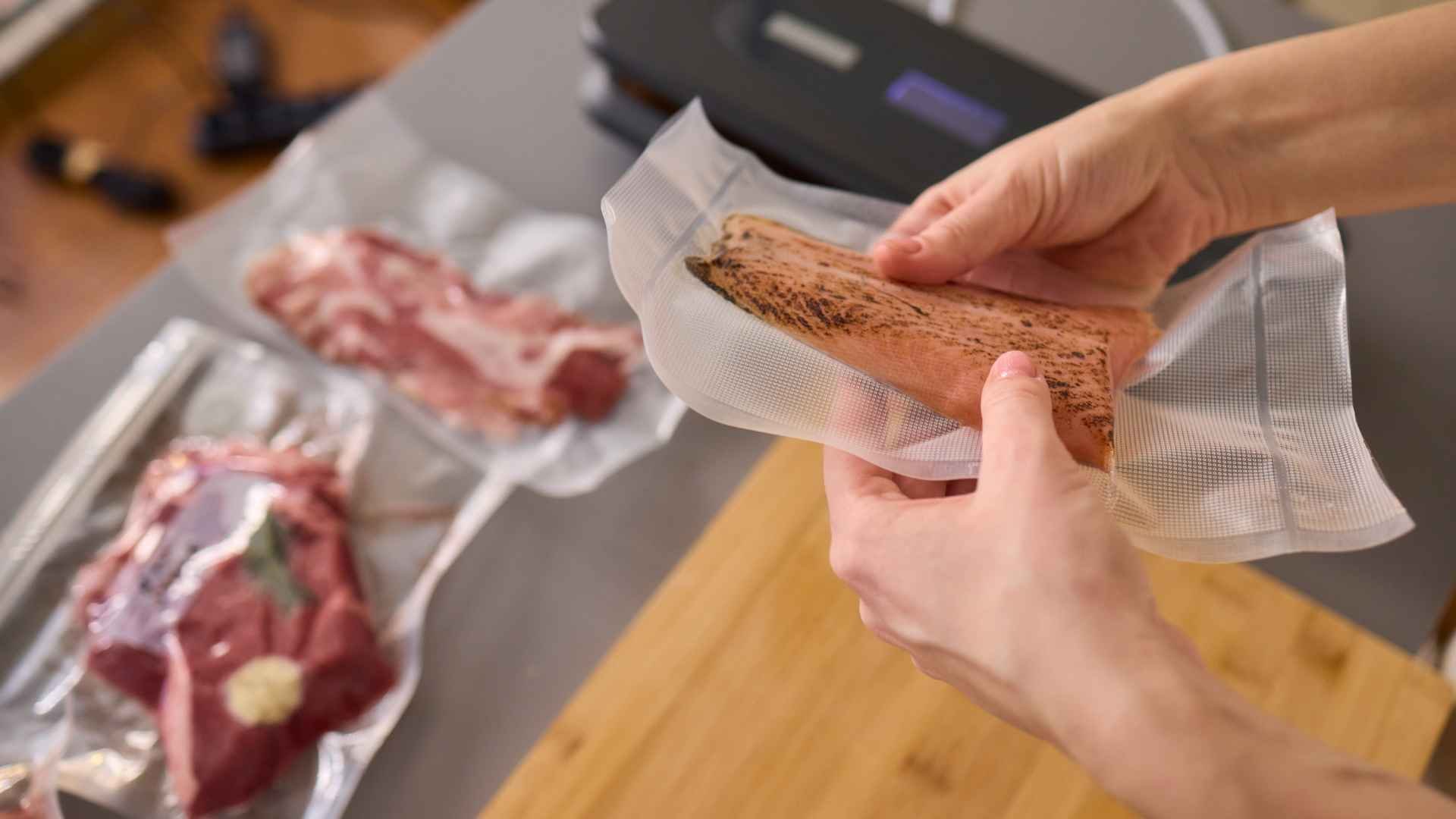 Sous vide vacuum sealers and high-quality vacuum bags