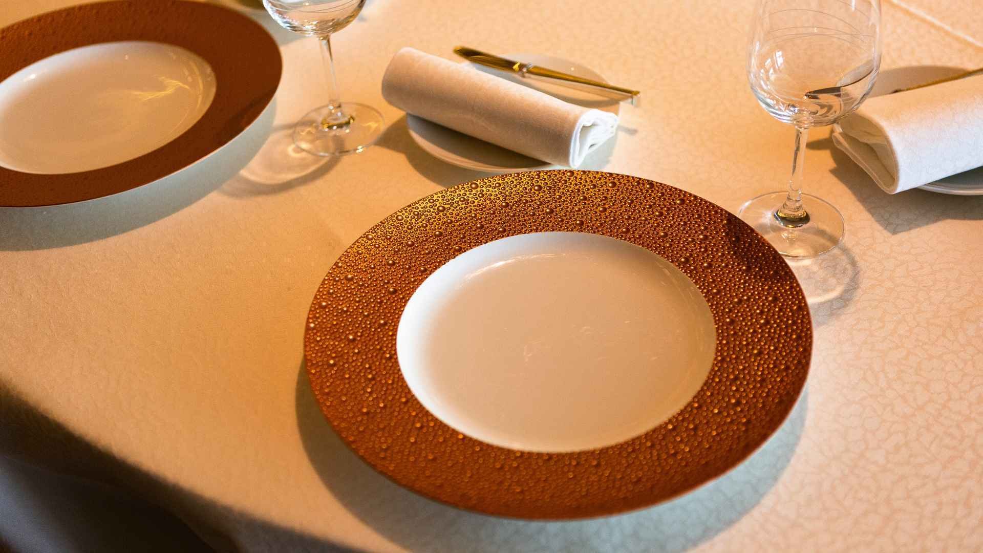 Plate setting at EHL Berceau des Sens