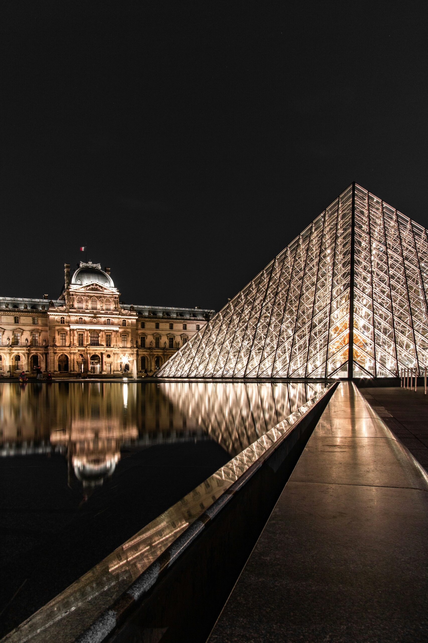 La Tour Triangle atteint son point culminant à 180 mètres, ouverture prévue pour le premier semestre 2027.