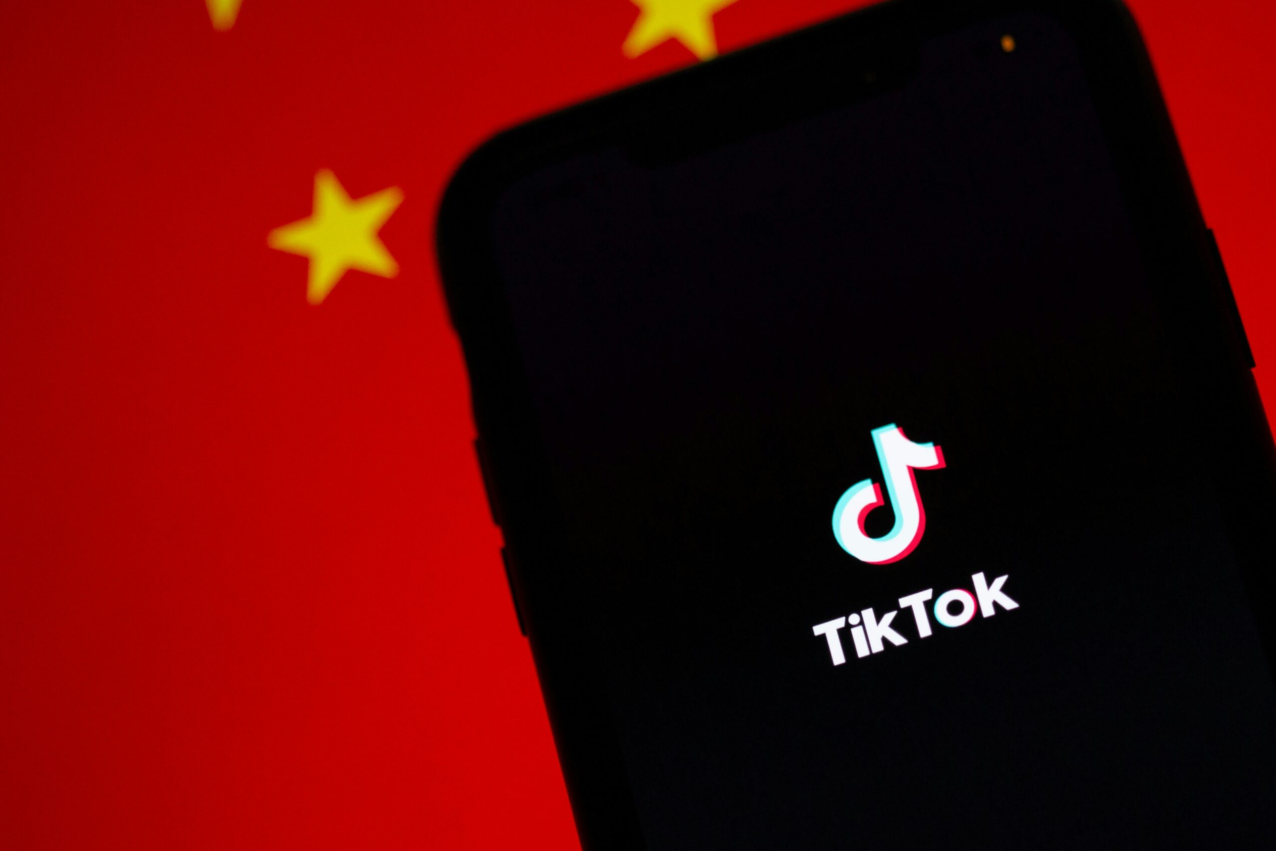 TikTok Lance GO aux États-Unis pour Réserver Hôtels et Activités via Vidéos avec Partenaires Majeurs du Voyage.