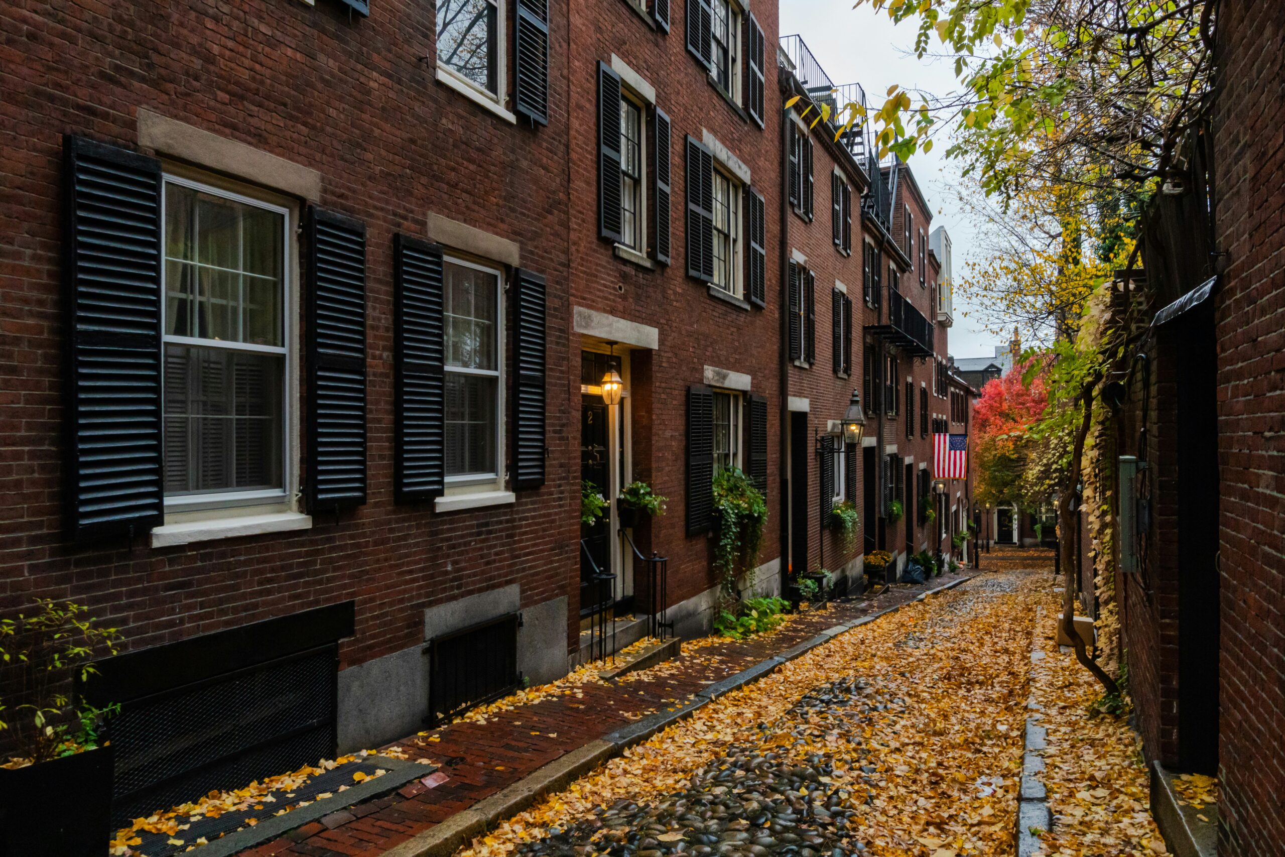Stratégies pour explorer Boston à moindre coût : hébergement, nourriture, attractions gratuites et transports optimisés.