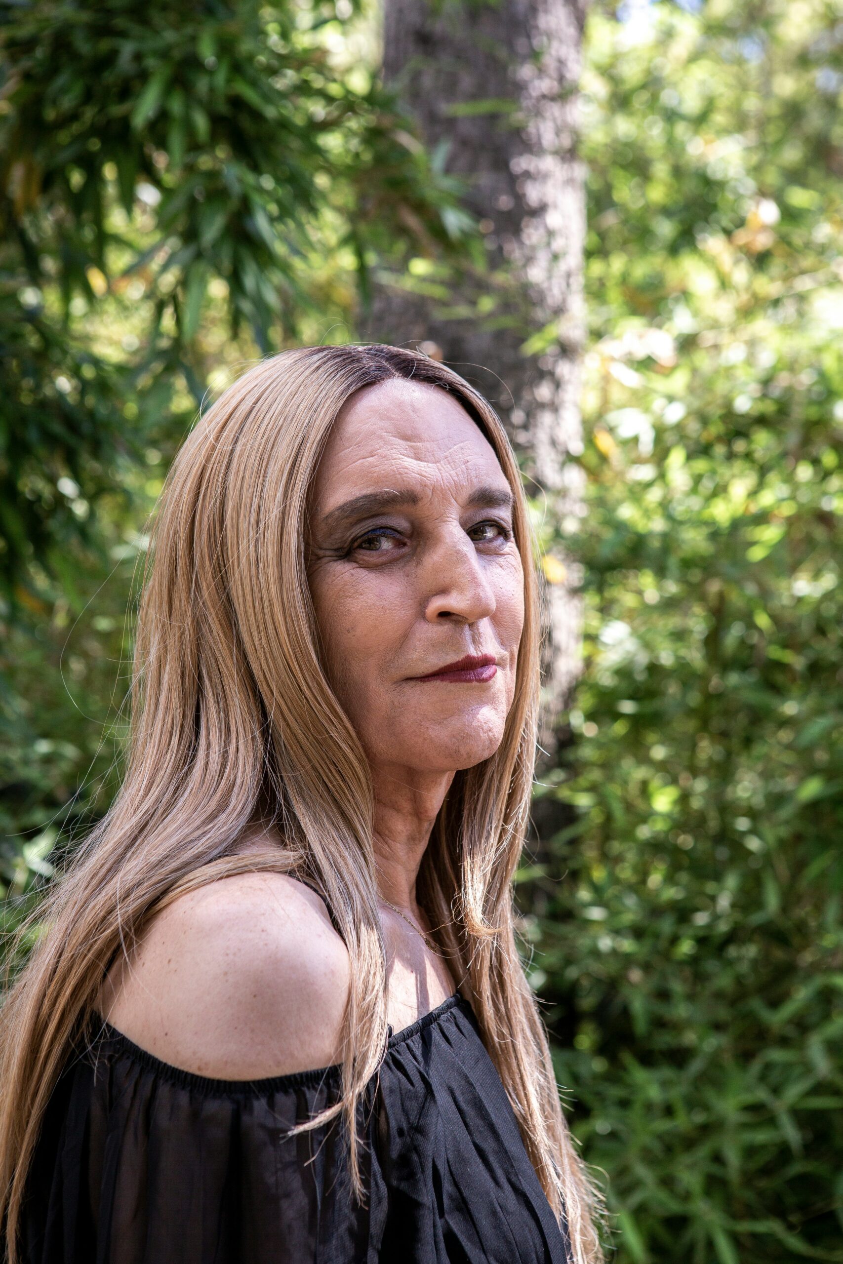 Enquête Booking : 45 % des voyageurs LGBTQ+ français prêts à masquer leur identité en voyage.