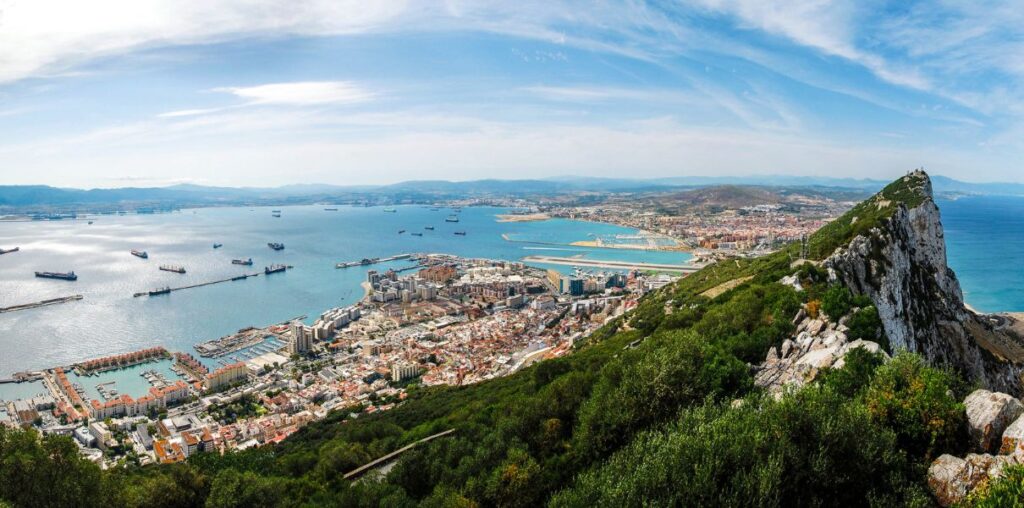 Gibraltar applique un accord Schengen provisoire depuis le 15 juillet 2026, supprimant les contrôles frontaliers avec l'Espagne.