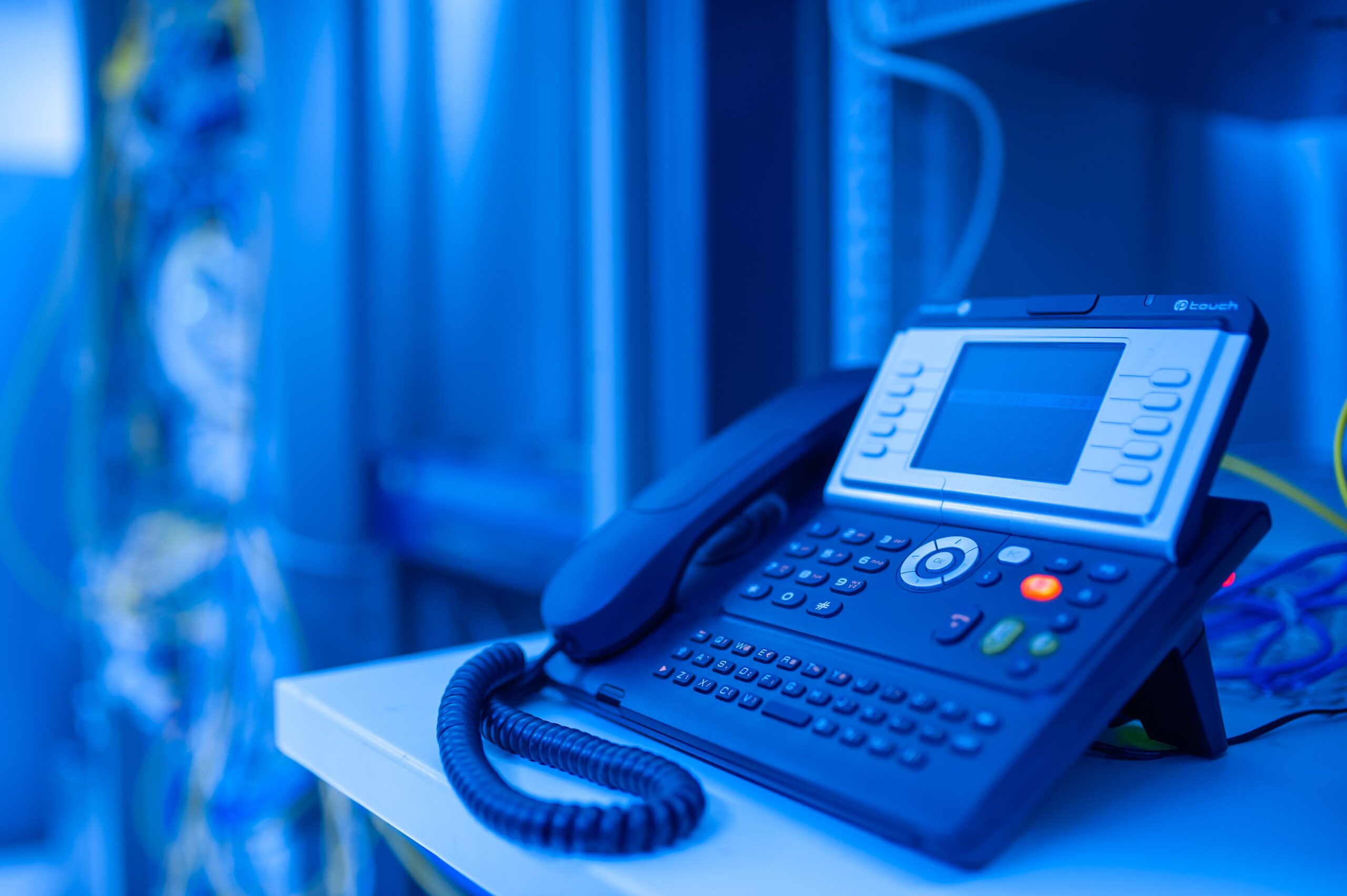Medialog et Dialspot lancent un agent IA pour automatiser les demandes de réservation hôtelières multicanal.