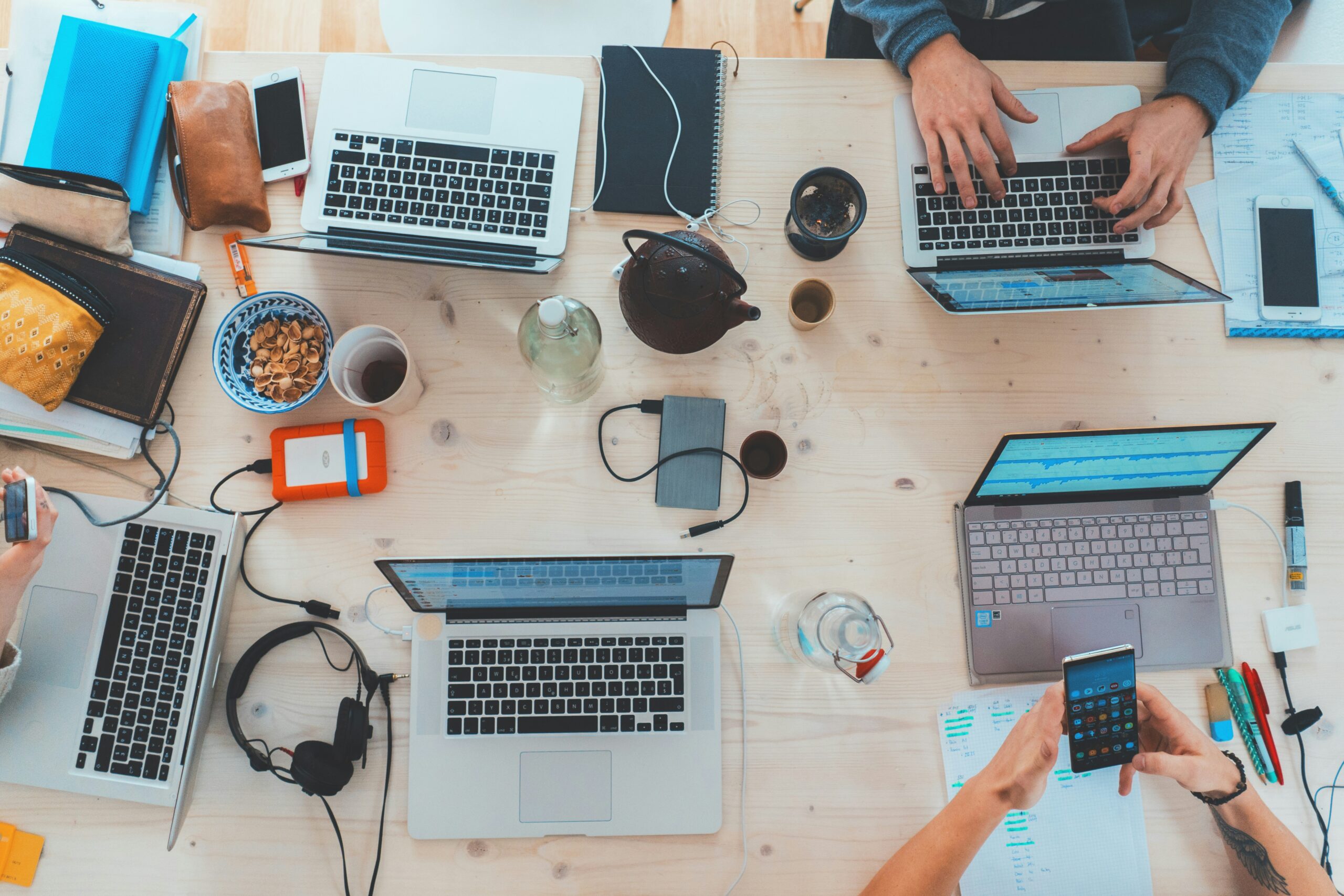 La personnalisation hôtelière optimisée par les outils digitaux pour une expérience client améliorée et plus humaine.