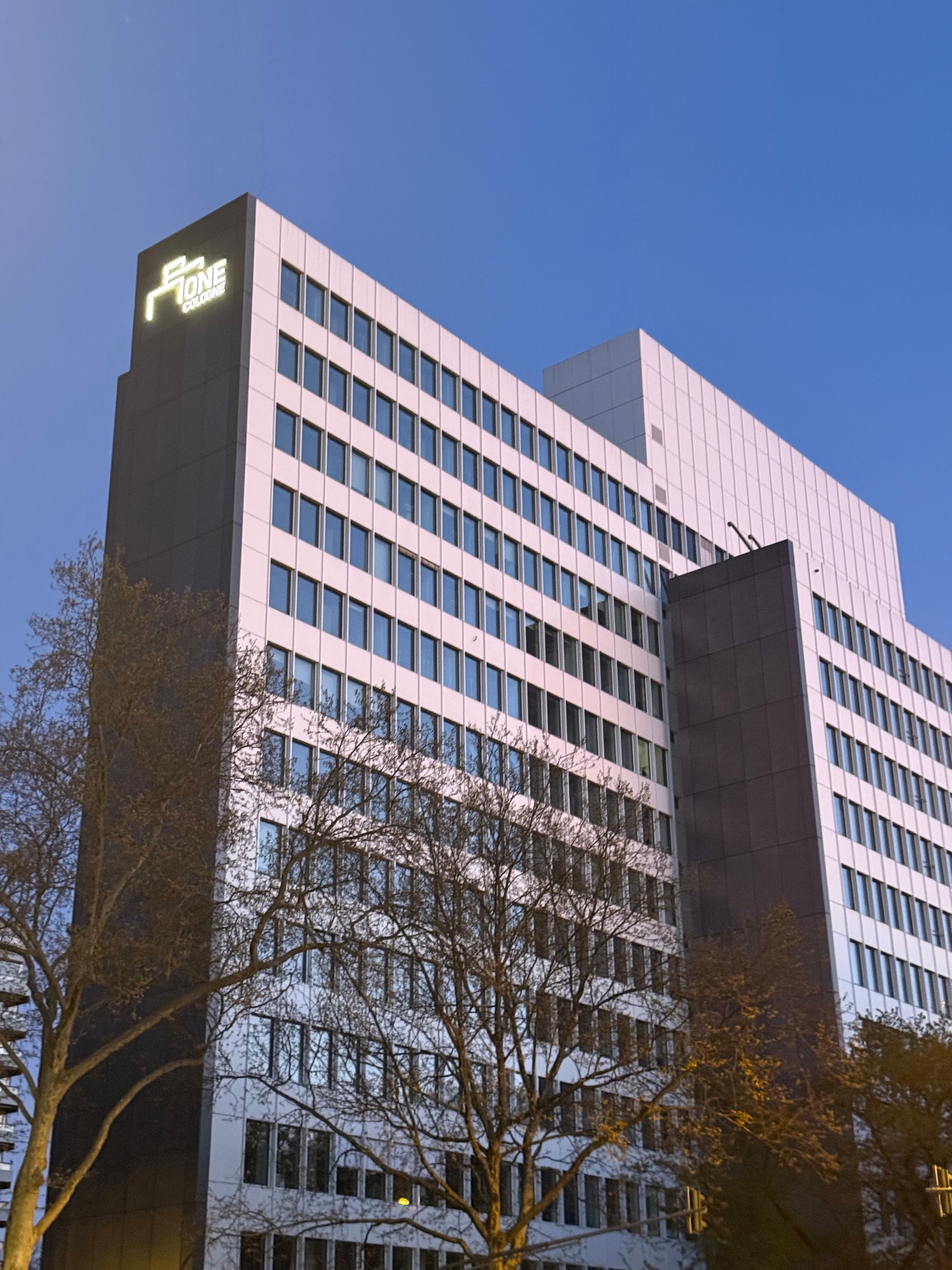 Mews Obtient une Licence EMI aux Pays-Bas pour Centraliser la Gestion Financière Hôtelière avec 300 Millions de Dollars Levés