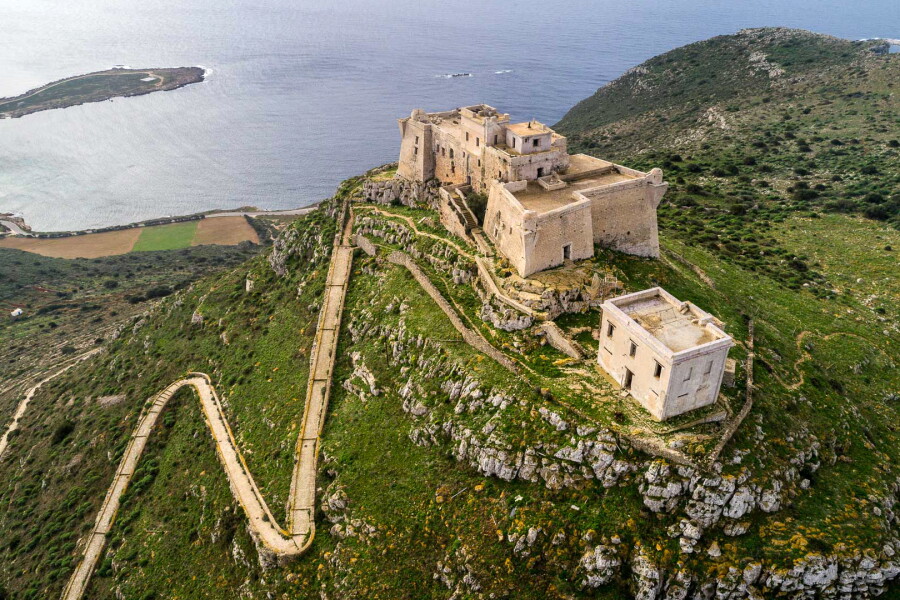 Favignana, Costa Navarino : le tournage de « The Odyssey » agit comme accélérateur d’investissement hôtelier