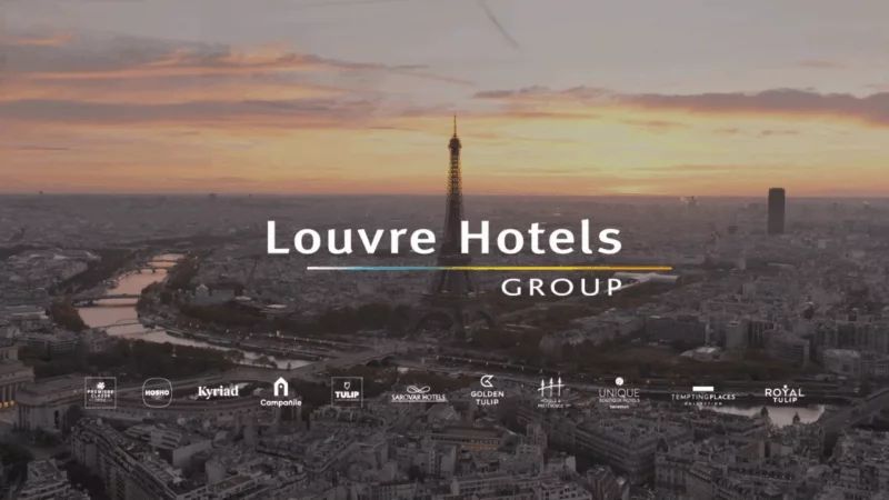 Louvre Hotels Group transforme 200 hôtels d'ici 2026 et rapprochement avec Radisson pour programme fidélité.