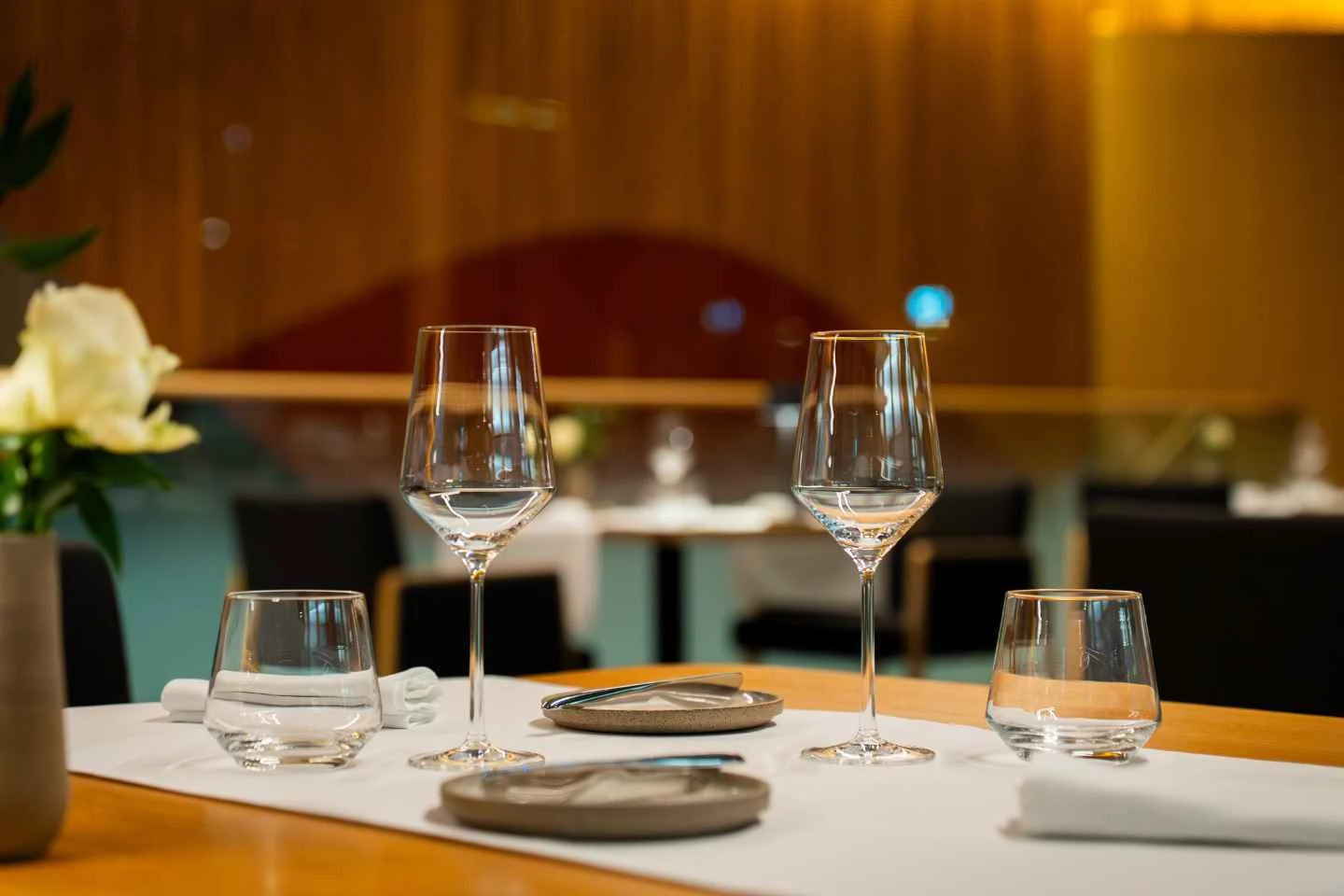La gastronomie, discipline académique, explore l'alimentation à travers la culture, la science et l'histoire pour des carrières internationales.