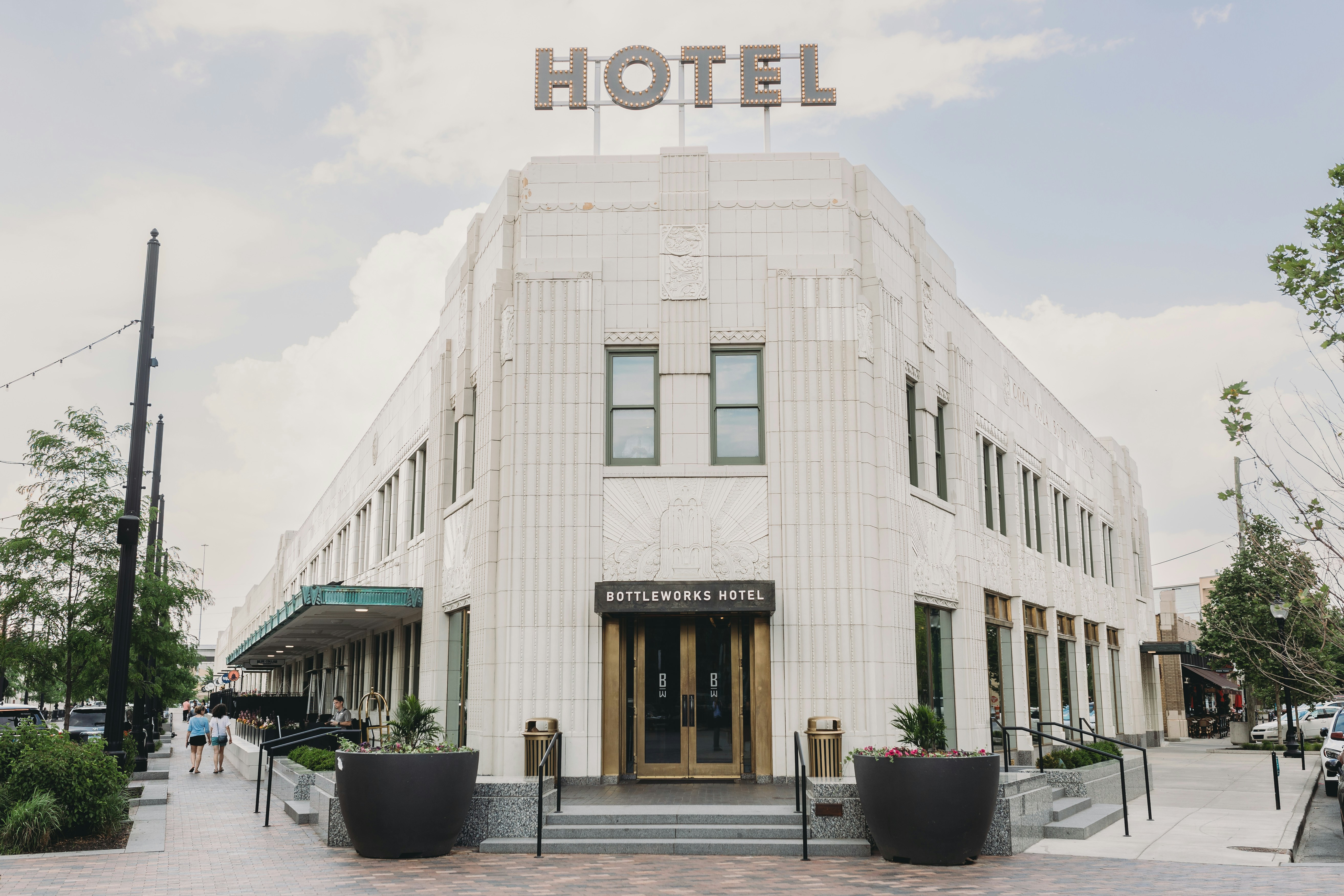 Louvre Hotels Group rénove 70 hôtels en Île-de-France avec un investissement de 400 millions d'euros.