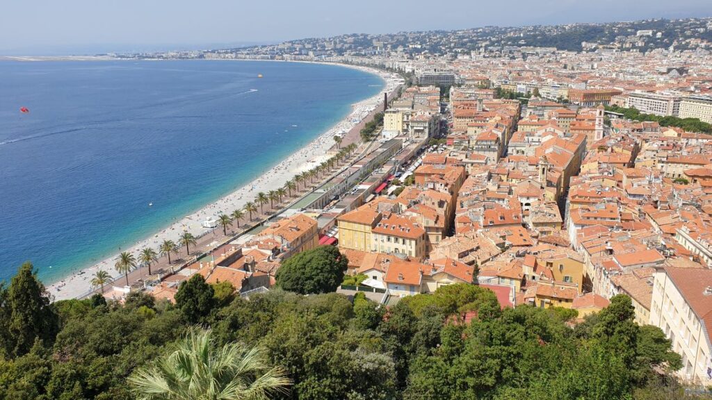 Elmira Amdiy lance deux projets hôteliers sur la Côte d'Azur, incluant une villa de sept chambres d'ici 2026.