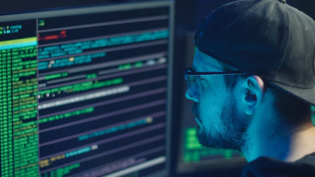 Faux hébergements et phishing : les arnaques aux réservations restent un défi pour le tourisme en ligne