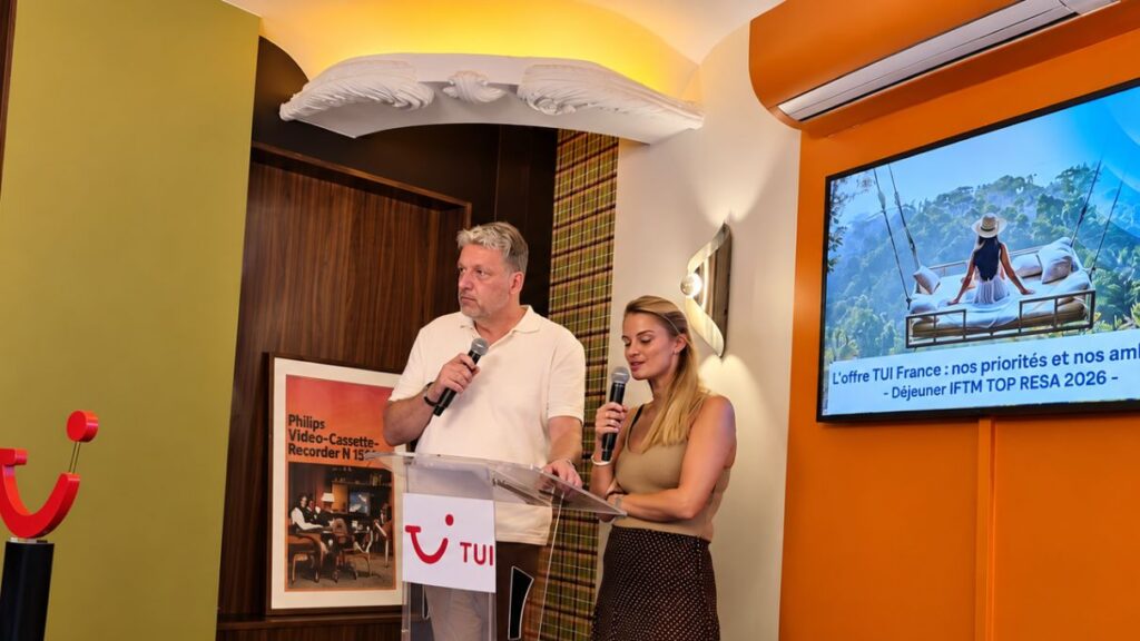 TUI France annonce une stratégie axée sur l'expérience de marque avec 110 clubs en 2027 et 200 d'ici 2030.