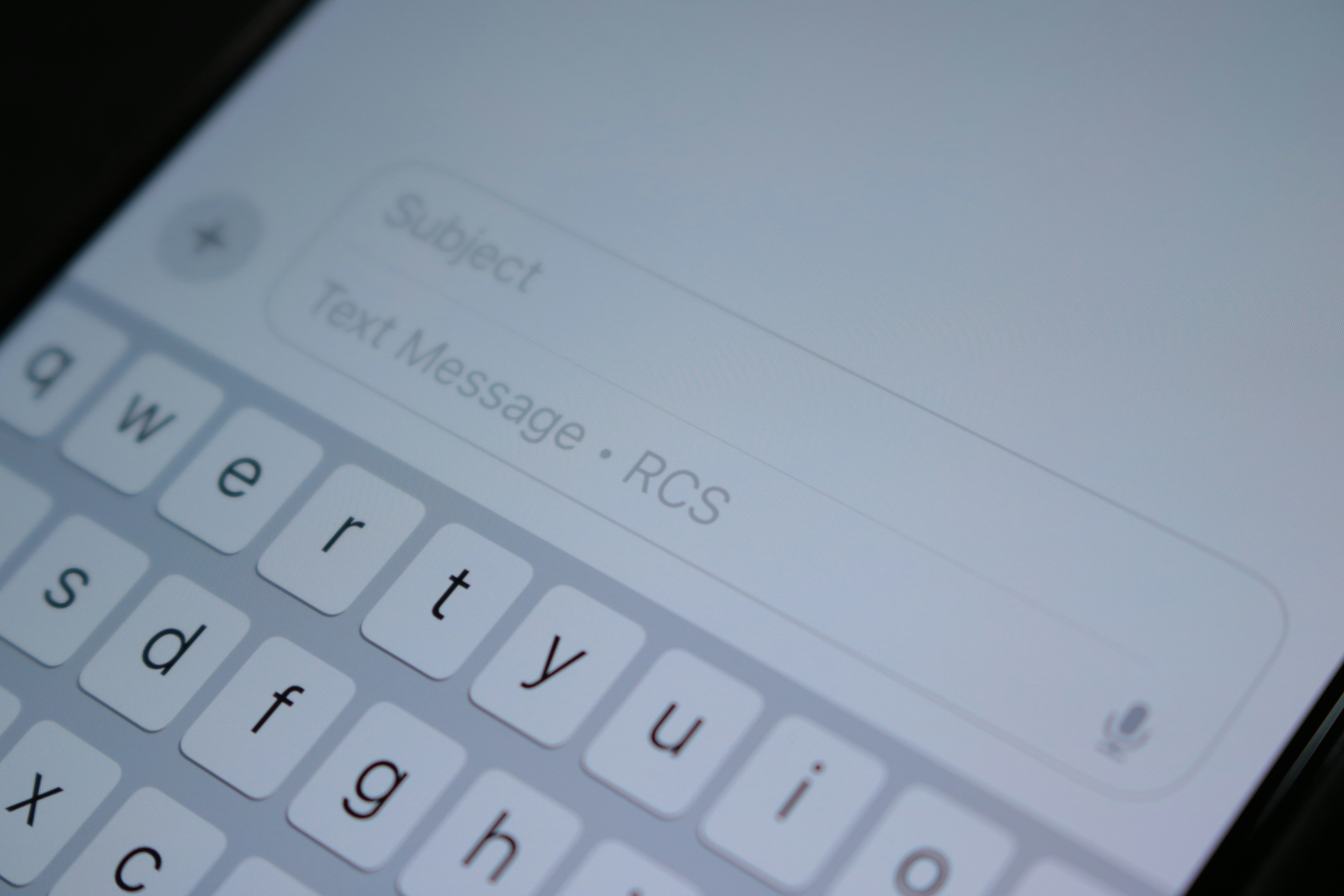 Mews lance "Guest Messaging" et "Automatisations" pour centraliser la communication et automatiser 80% des réponses hôtelières.