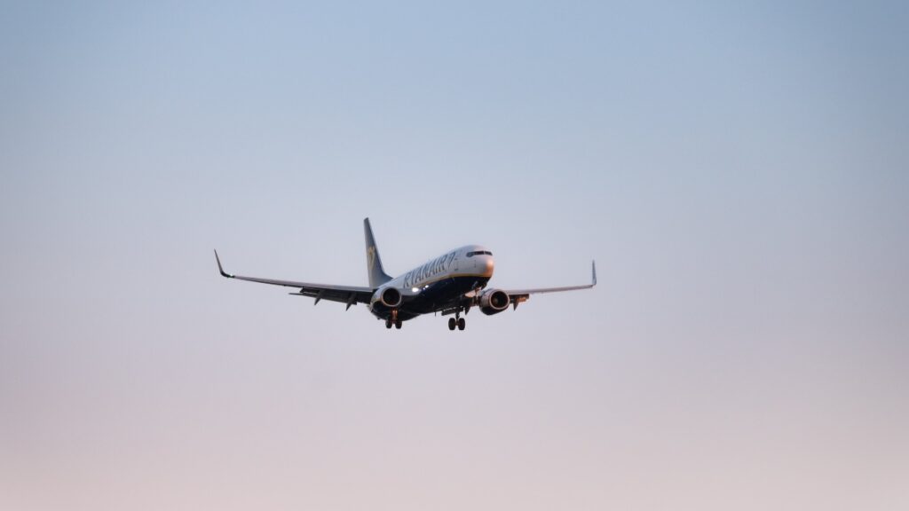 Ryanair supprime 20 liaisons et 1,1 million de sièges en Belgique pour l'hiver 2026-2027.