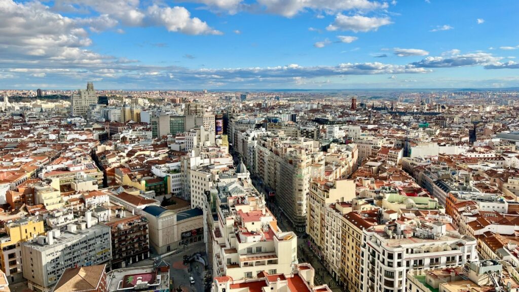 Waymo lancera ses robotaxis à Madrid en 2027 après des tests supervisés avec 16 véhicules autorisés.