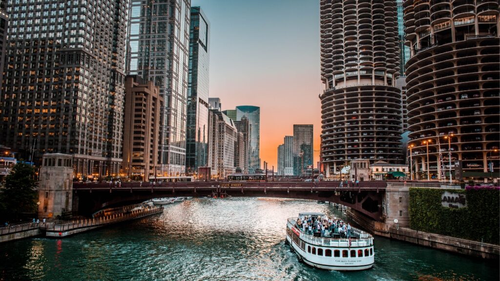 Chicago élue meilleure grande ville des États-Unis par Condé Nast Traveler pour la dixième année consécutive.