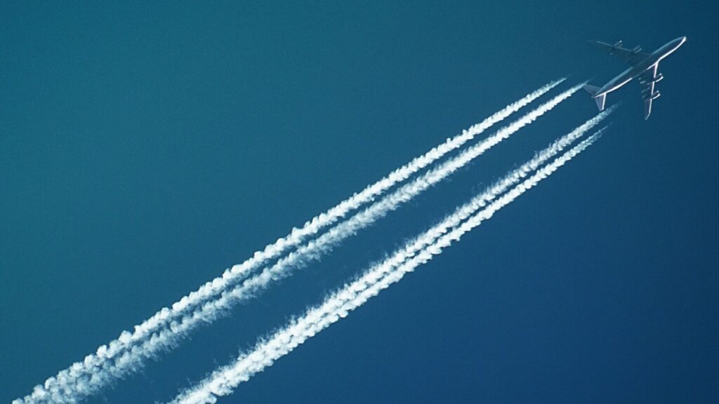 Les prix des billets d'avion moyen-courriers vendus en France ont diminué de 4 % en septembre 2026.
