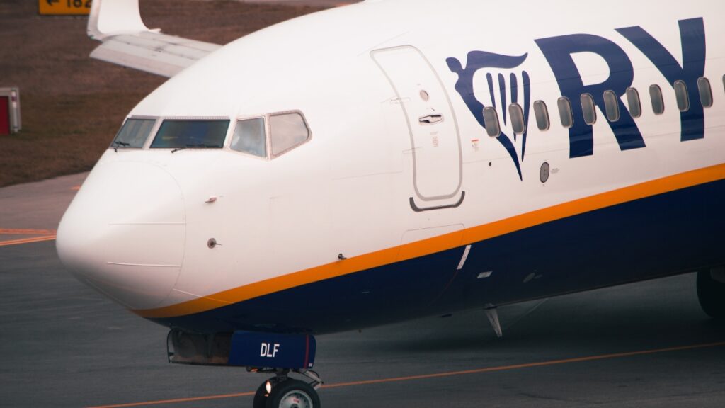 Ryanair réduit 700 000 sièges en Allemagne pour l'hiver 2026-2027, ferme sa base à Berlin.